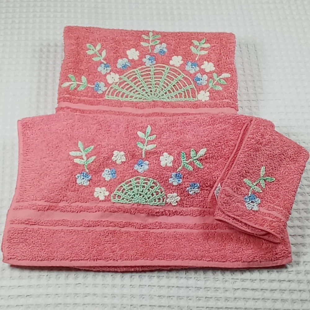 Vintage Cannon Pink Towel Set w/ Embroidered Floral Design Face Cloth Hand Bath